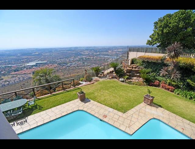 3 BEDROOM HOUSE FOR SALE IN HELDERKRUIN VIEW